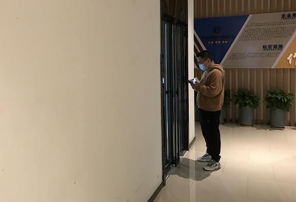 DƬ